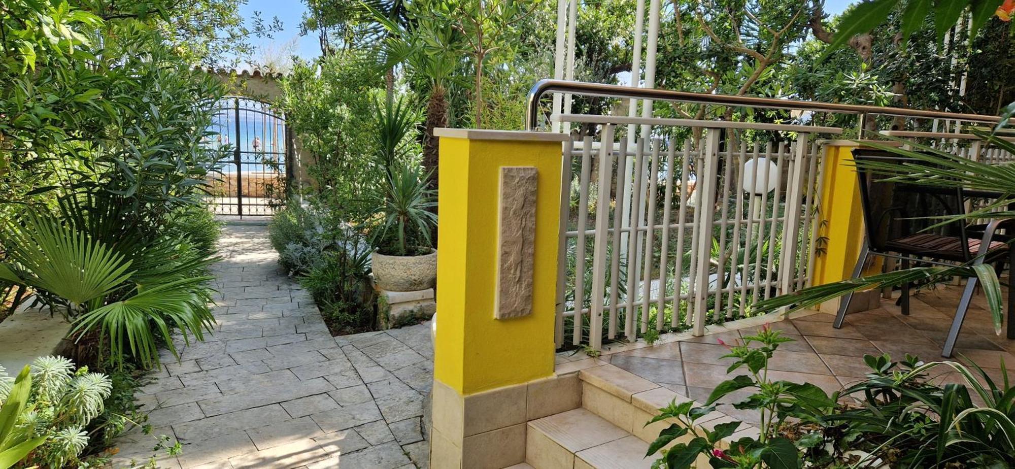 Apartments Villa Eden Preko Exterior photo